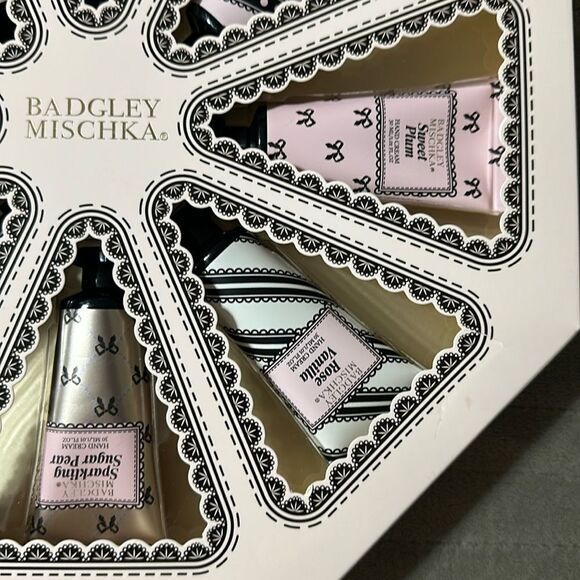 Badgley Mischka 8 pc Pamper Hand Cream Collection Gift Pack for Her - Picture 5 of 10